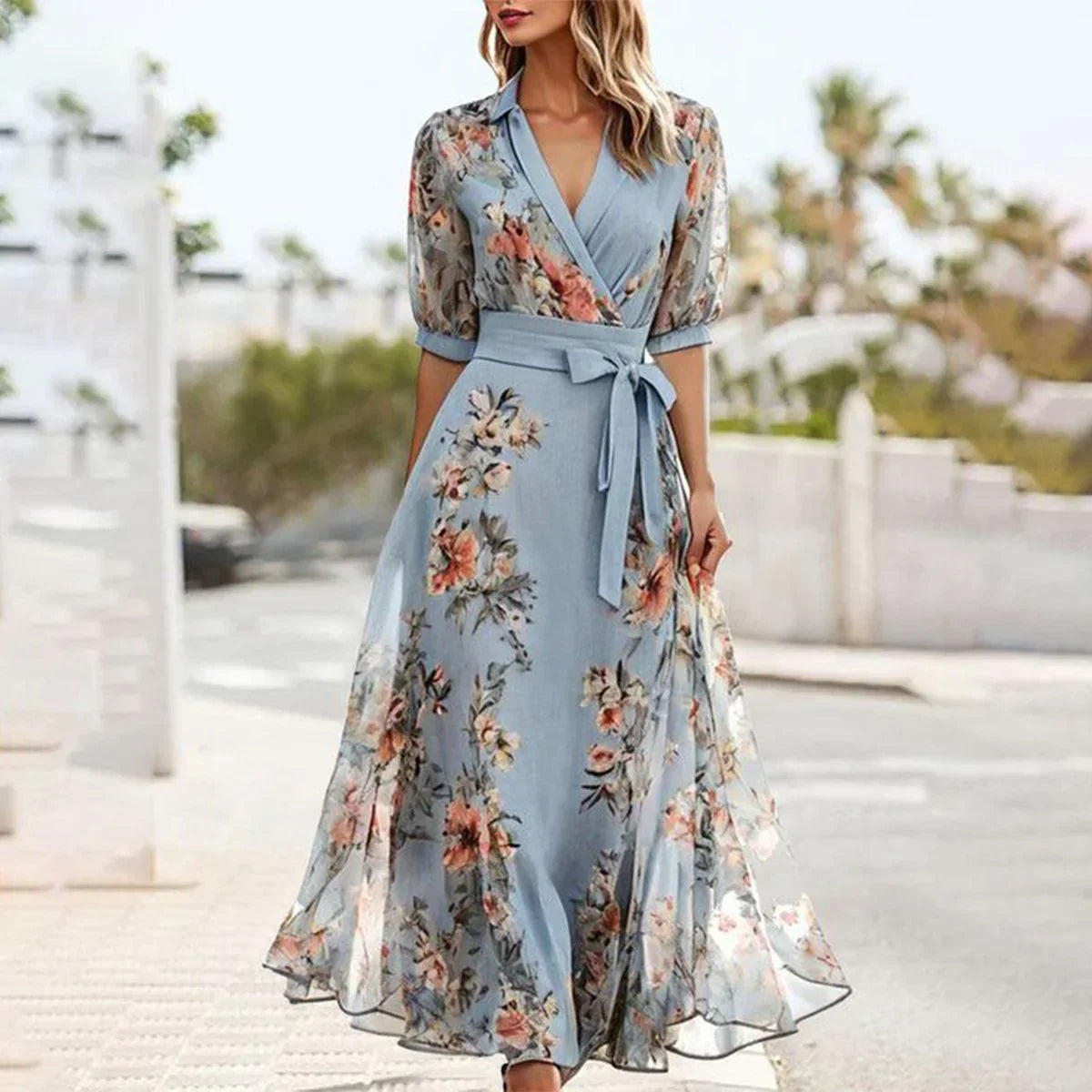 Eleanor Robe midi bleue a manches courtes et col en V